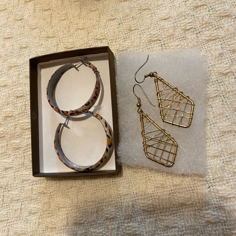2 Pairs of Earrings